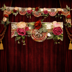 Handcrafted Classic Floral Toran – Traditional Door Decoration
